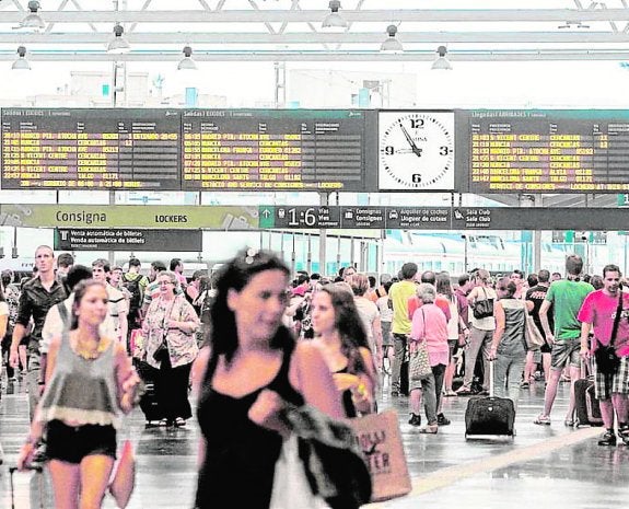 El AVE a Madrid aventaja al avión con una cuota de viajeros de casi el 80%