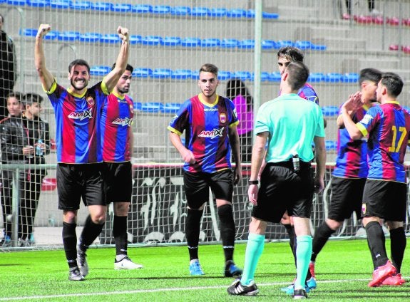 Manu Gavilán inyecta oxígeno al Eldense