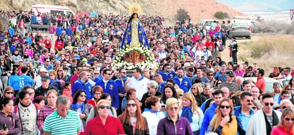 Miles de romeros acompañan a la Purísima a la ermita de Bolnuevo