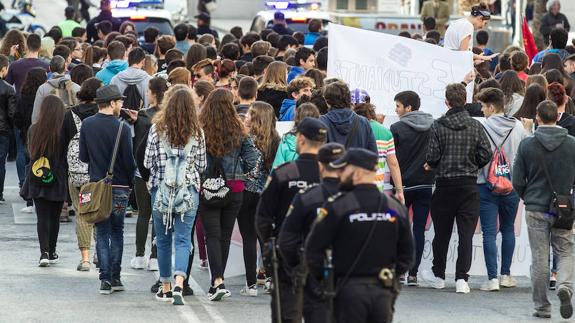 Los estudiantes «dan un golpe sobre la mesa» contra la Lomce