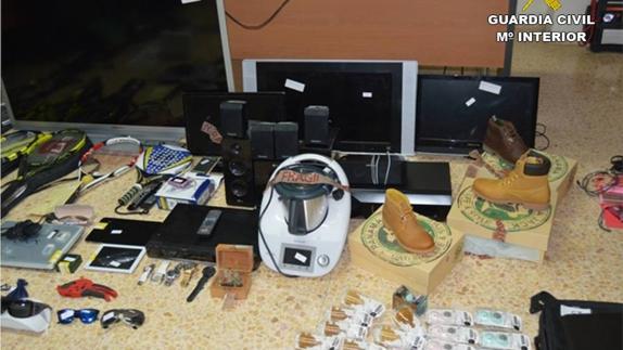 Cinco detenidos por robos en viviendas