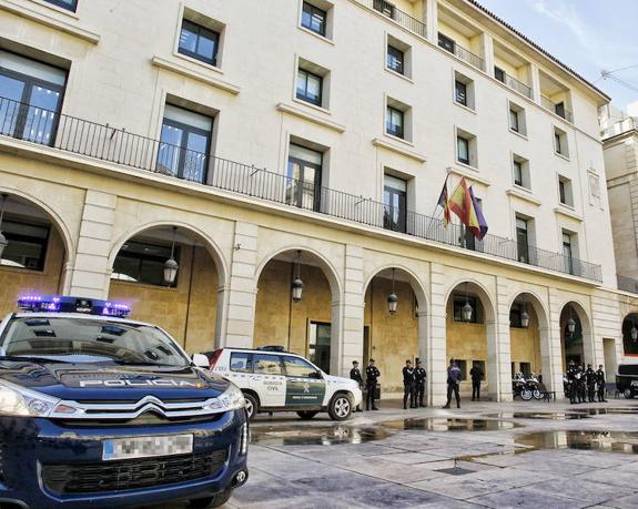 Multa de 2.800 euros a dos menores por humillar a una compañera por 'WhatsApp'