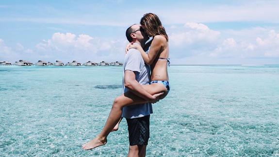 Risto Mejide celebra su 42 cumpleaños con su novia Laura Escanes en las Maldivas