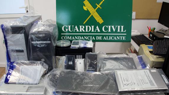 Dos detenidos por usar tarjetas clonadas para comprar viajes y hoteles