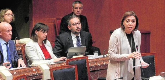 Sanidad fracasa en su intento de dar amparo legal a las actividades privadas de 42 jefes