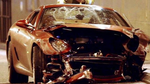 El Real Madrid y el Barça empatan en accidentes al volante de ferraris rojos