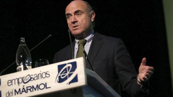 De Guindos asegura que habrá una puja por BMN antes de una posible fusión con Bankia