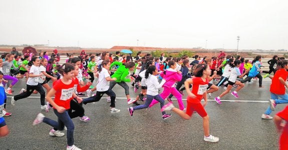 Los alumnos del Narval arrasan en el cross escolar