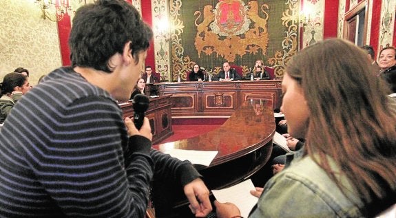 La suciedad en la calle, principal preocupación de los jóvenes