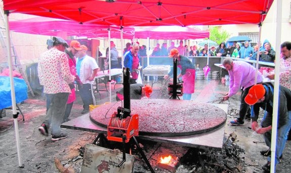 Un pueblo que presume de 'pelotas asás'