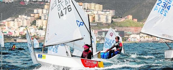 Los Tritones, el club del triatlón y la natación