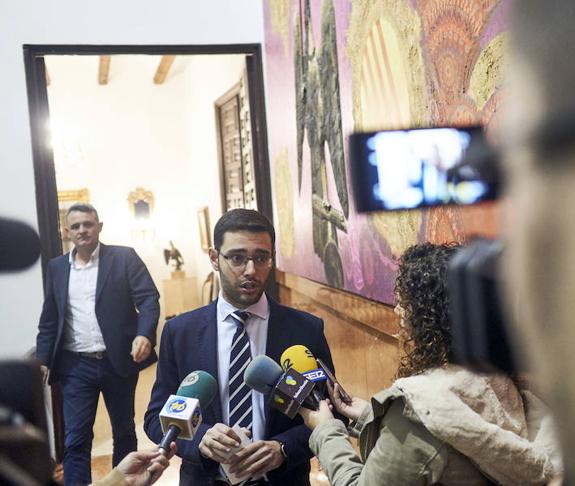 El Síndic sugiere al alcalde que regule el uso de los espacios municipales