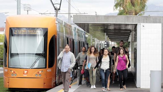 El TRAM logra un 2,5 % más de viajeros en noviembre