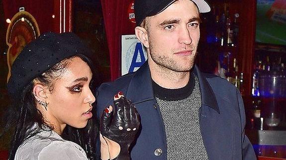 Robert Pattinson y FKA Twigs deciden no casarse próximamente