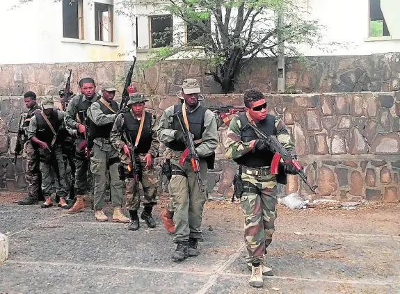 Especialistas en Guerra Naval Especial adiestran a militares en Cabo Verde