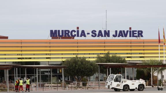 Cuatro vuelos con destino a San Javier desvían su ruta a Alicante