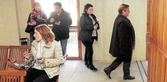 C's tensa más la relación con el tripartito al echar a la edil de Hacienda de la sala de prensa