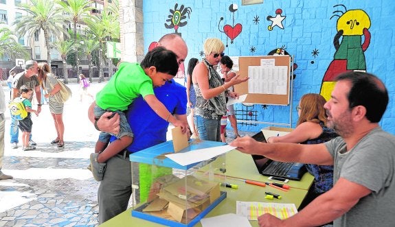 Educación se compromete a revisar la orden sobre jornada continua para aclarar dudas