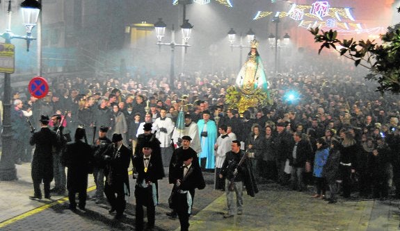 Disparos de Pascua para subir a la Virgen del Castillo a su santuario