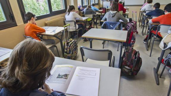 Los colegios públicos respetarán el nombre y el vestuario que elijan los alumnos transexuales