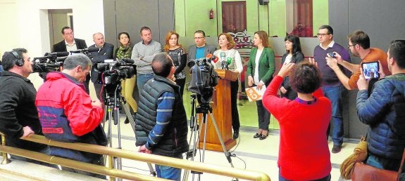 El PP recupera la Alcaldía en Almoradí junto a C's y negocia la de Torrevieja