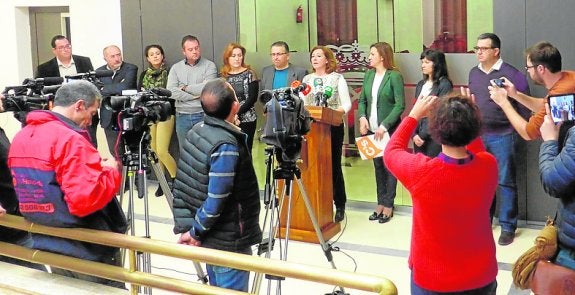 El PP recupera la Alcaldía en Almoradí junto a Ciudadanos y negocia la de Torrevieja