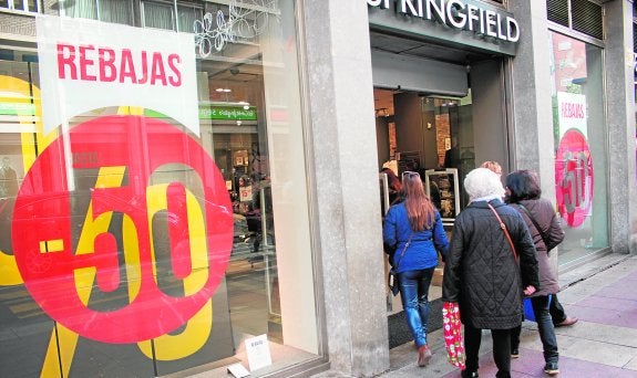 Las rebajas se adelantan y alivian el bolsillo para las compras de Reyes