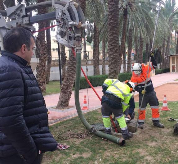 Medio Ambiente actúa en zonas del Palmeral afectadas por la lluvia