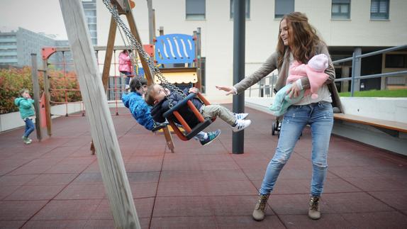 El Síndic pide un título de familia numerosa con nuevos modelos familiares