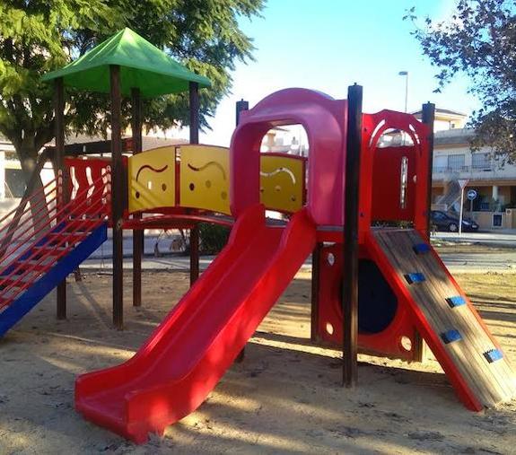 El equipo de gobierno aborda un plan de mejoras de los parques infantiles