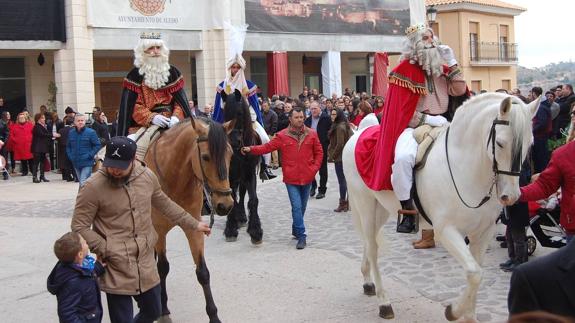 Las 'bombas' del Auto de Reyes caen sobre la gota fría, Pedro Sánchez y Trump