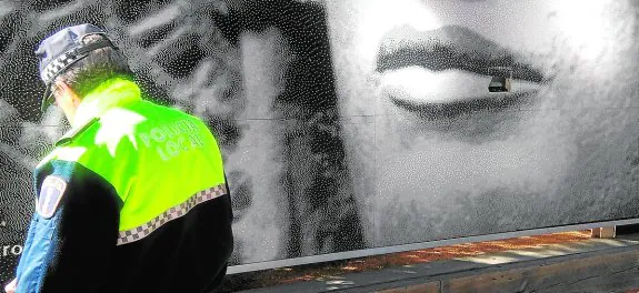 Vandalismo contra el vitromosaico de la Dama