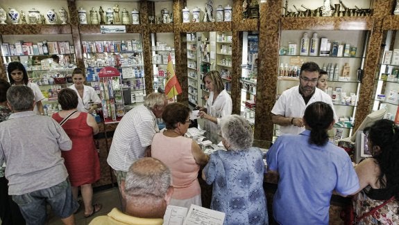 La ministra de Sanidad rectifica tras vetar la oposición el alza de los copagos