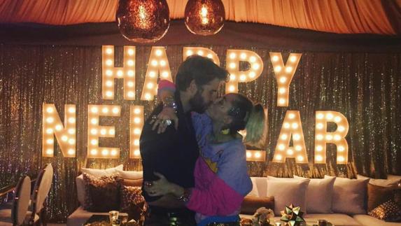 Miley Cyrus y Liam Hemsworth, pillados en Malibú ¿de luna de miel?