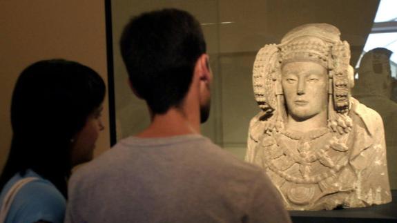 El PSPV promueve una petición en el Congreso para el regreso de la Dama