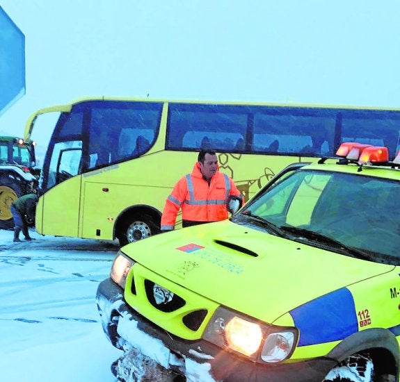 Más de 40 niños quedan atrapados en dos autobuses escolares en Lorca