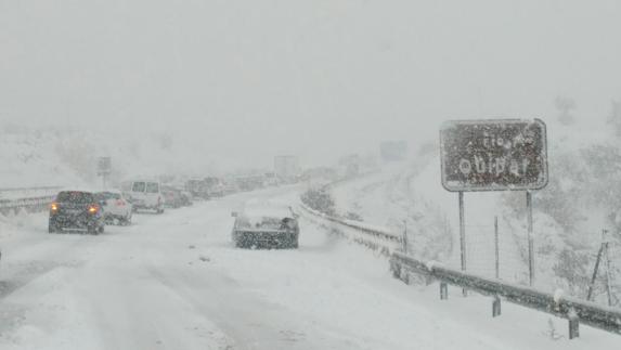 Restablecen la circulación en la autovía del Noroeste tras más de siete horas de espera
