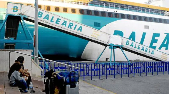 Renfe y Baleària firman un acuerdo para ofrecer un billete de 'tren+barco'