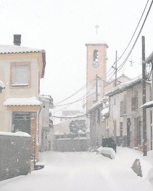 Las quitanieves no dan abasto para despejar las pedanías altas de Lorca