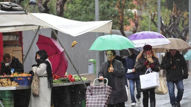 La lluvia sume a Murcia en el desbarajuste