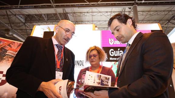 Presentan la guía UNDEF con la información de fiestas de Moros y Cristianos