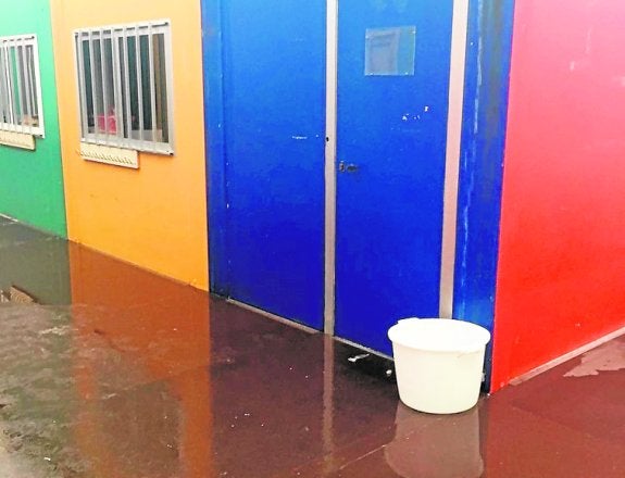 La Ampa del Amanecer critica la «pasividad» municipal para suspender clases por la lluvia