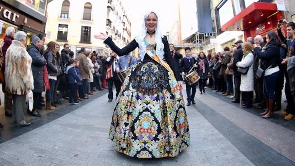 Las fiestas populares de Alicante desfilan en el centro de Madrid