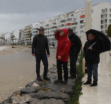 César Sánchez visita los daños causados por el temporal en Altea