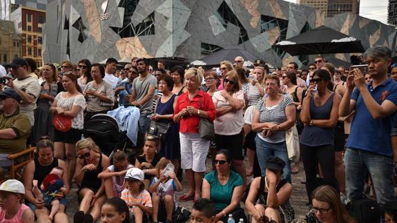 Apuñala a su hermano en la cara «por maricón» y después arrolla con el coche a una multitud, matando a cinco personas