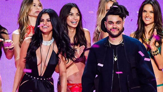 Selena Gomez y The Weeknd llevaban flirteando un año