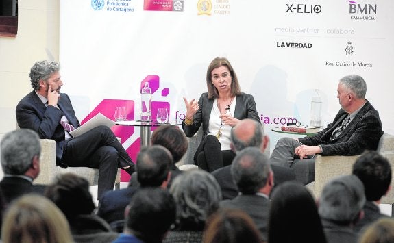 Carmen Posadas: «Seguiremos soñando en español»