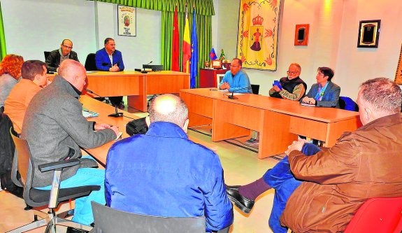 Los afectados por la línea de alta tensión anuncian nuevas y duras movilizaciones