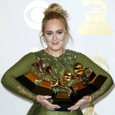 Adele arrasa en los Grammy 2017