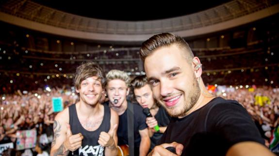 One Direction publicó un 'selfie' falso